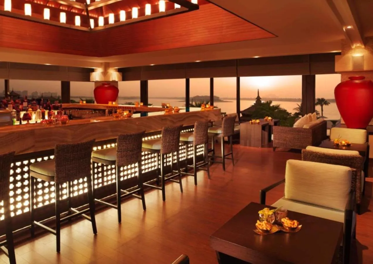 Luxury 5-Star Palm Resort Dubai Apartment